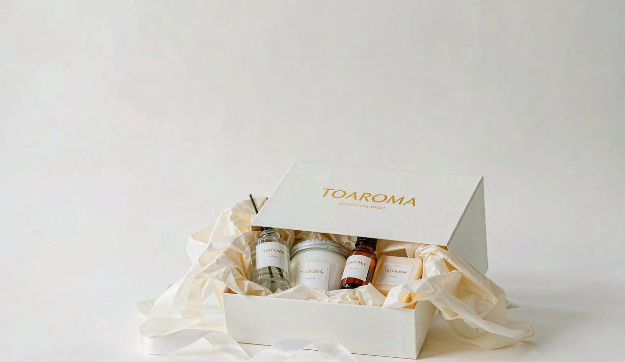 Private label fragrance gift set in a rigid box with insert